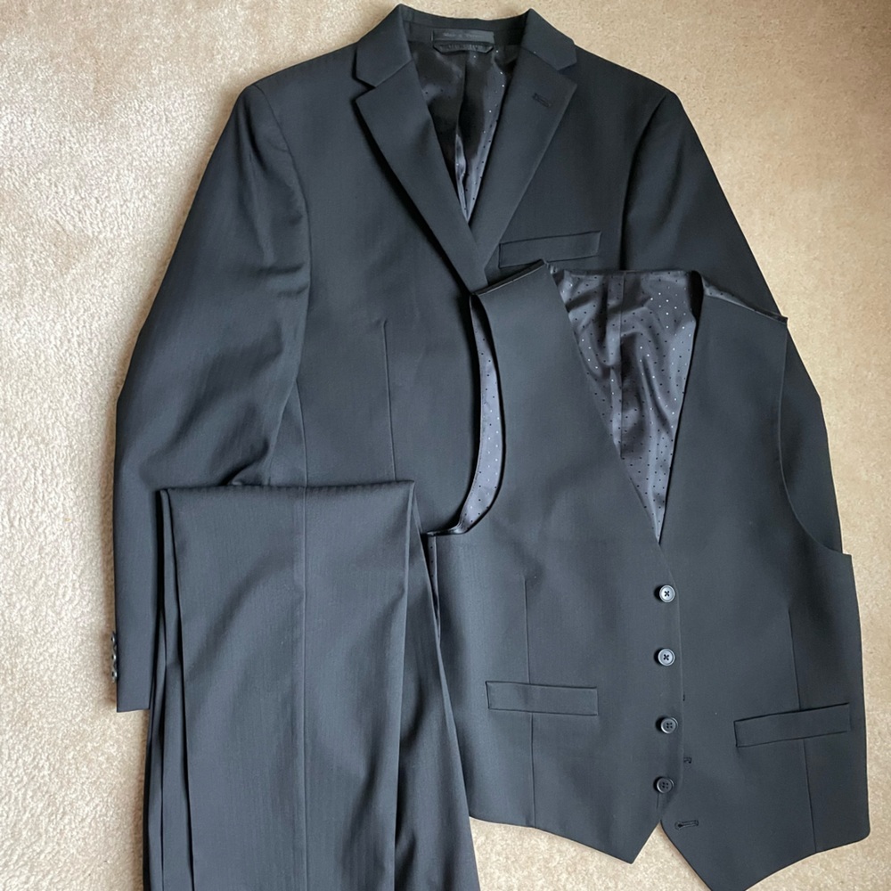 Michael Strahan Three piece suit.